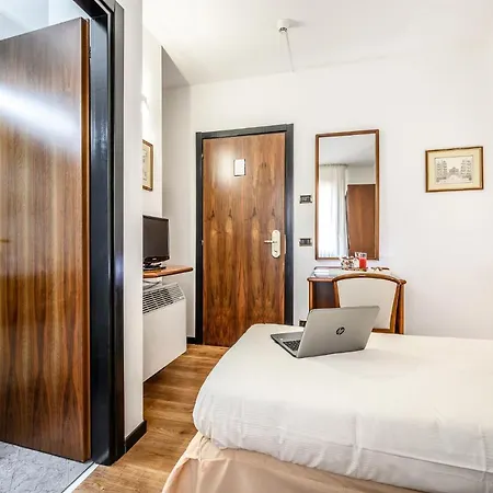 ホテル Daunia モデナ