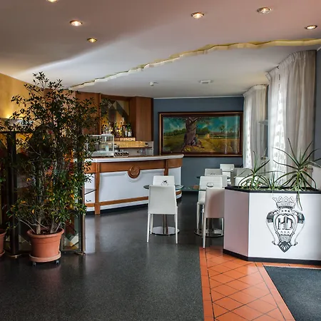 ホテル Daunia モデナ