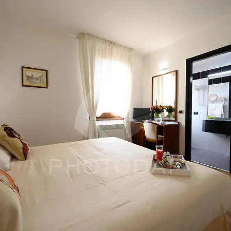 ホテル Daunia モデナ