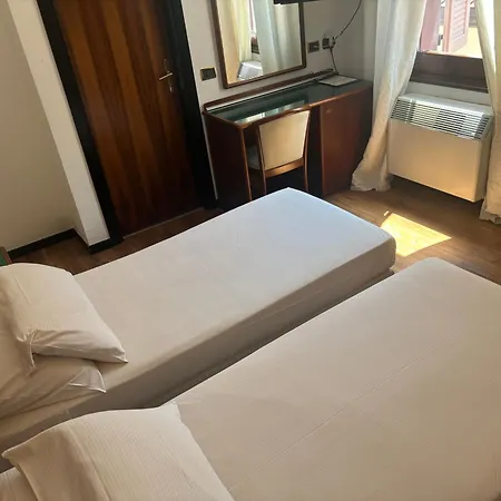 Szálloda Daunia Modena
